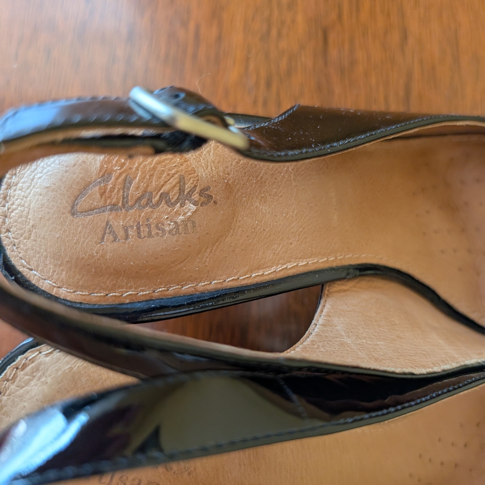 Clarks Artisan Black Patent Leather Peep-Toe Slingback Heels Sz 8M - Picture 8 of 10